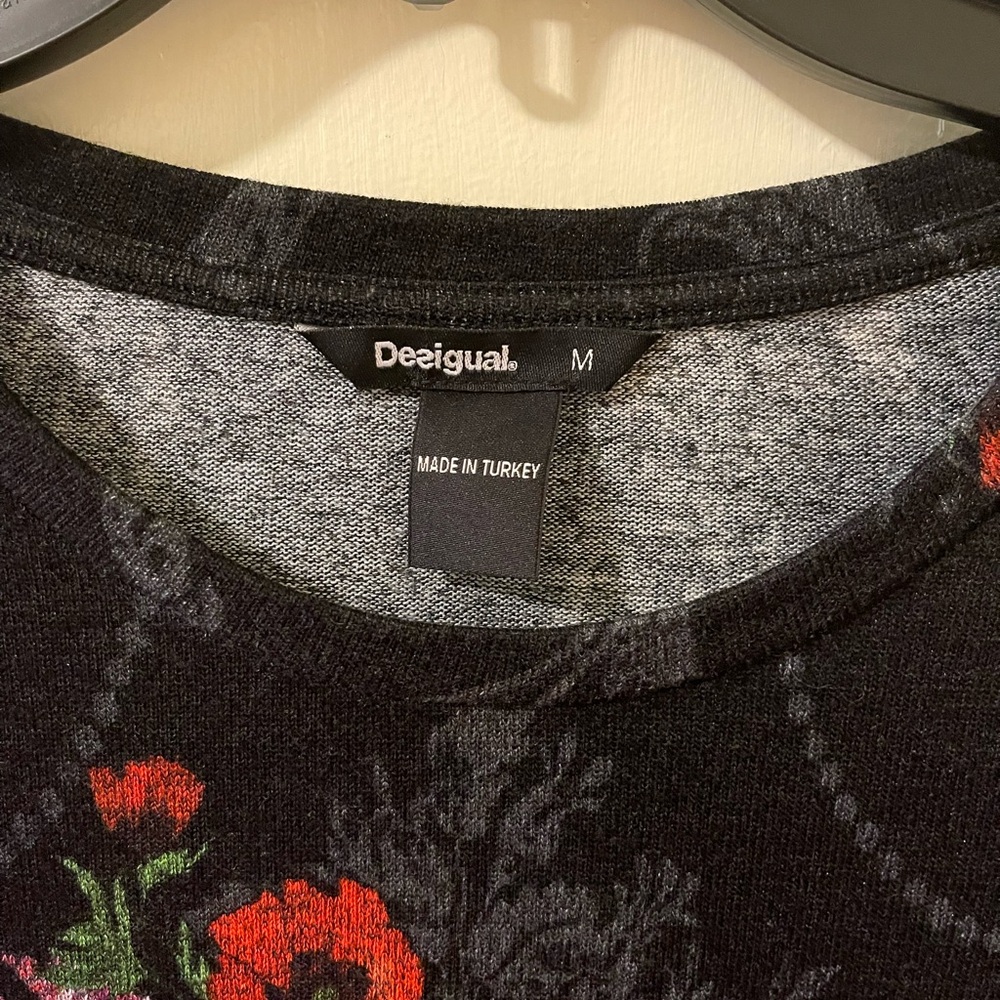 Desigual sweater, size medium - Picture 2 of 7